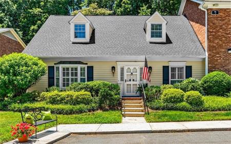 5 Fountain Manor Drive