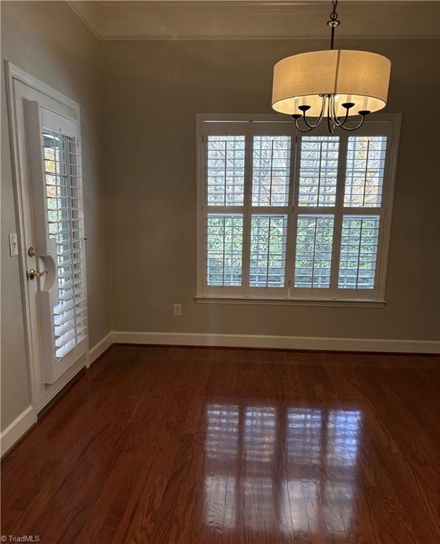 Image 3: Dining room