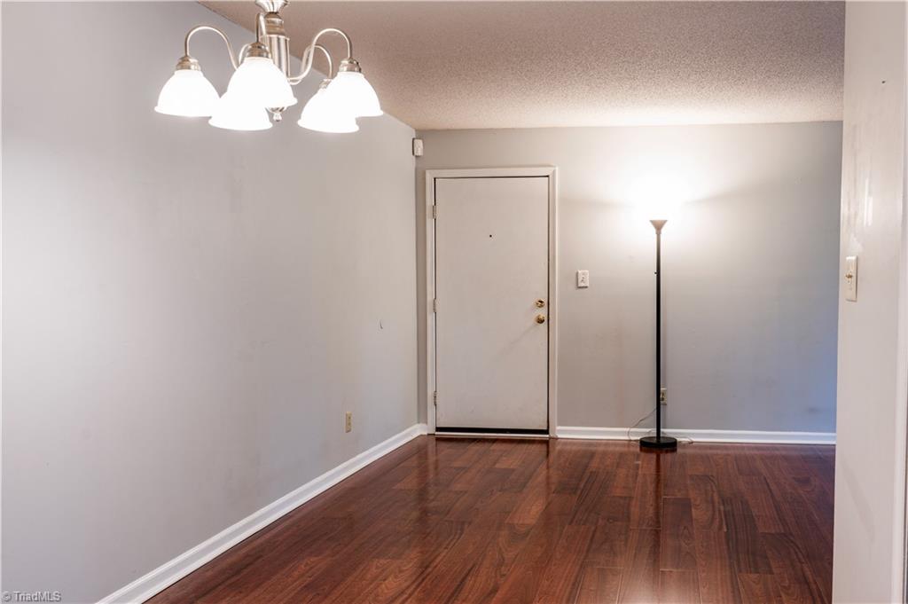 Image 4: back half of living room from dinning room