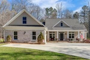 208 Yachtsmans Point Drive