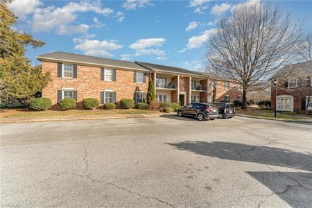 12 Fountain Manor Drive