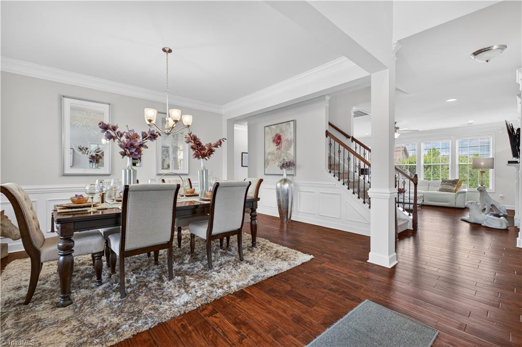 Image 3: Formal Dining room- view1