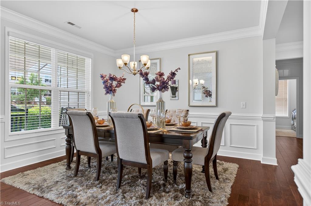 Image 4: Formal Dining room- view2