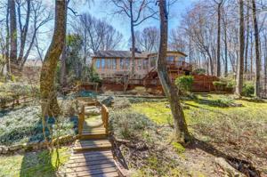 6 Lake Forest Court