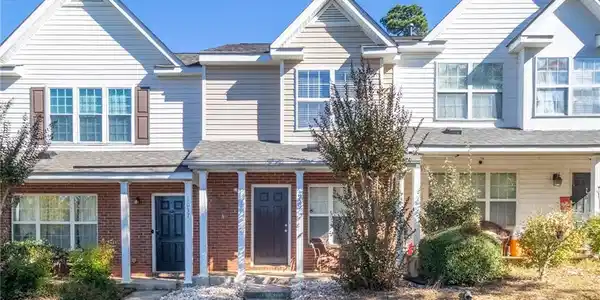 1039 Oak Blossom Way