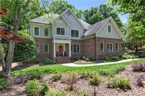 8 Tallowood Court
