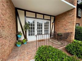 7 Fountain Manor Drive