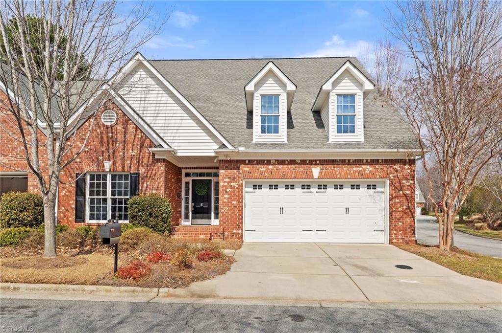 Image 2: 6 Hines Park Lane, Greensboro, 4 Bedrooms/4 Bathrooms