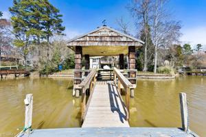 927 Hickory Point Drive
