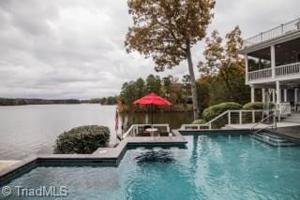 242 Larkspur Lane