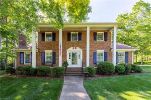 2 Round Hill Court