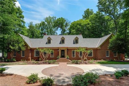 2706 Lake Forest Drive