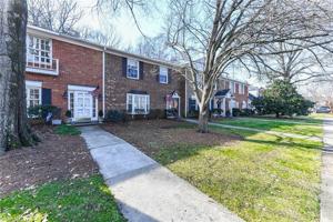 9 Fountain Manor Drive