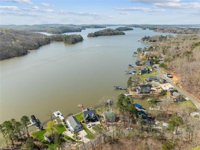 600 Shoreline Road