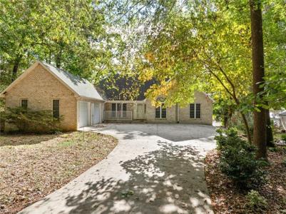 3105 Riverside Drive