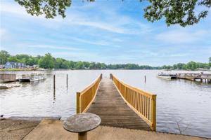 390 Lakeshore Drive