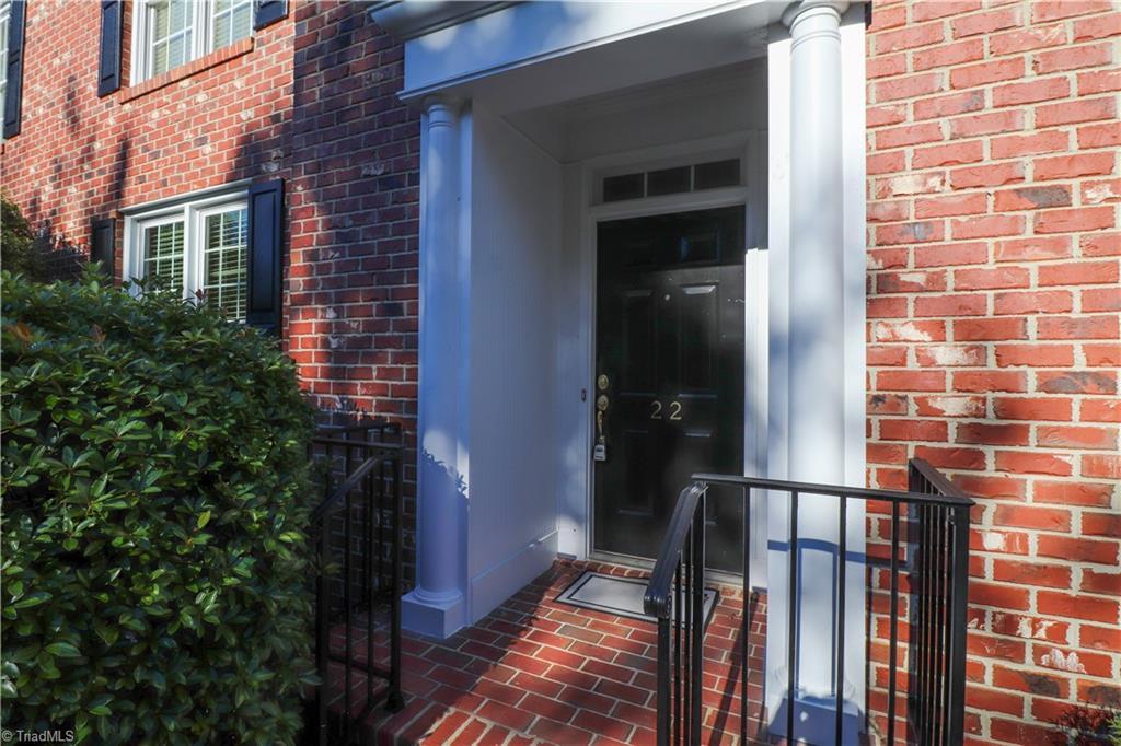 Image 3: Exquisite character