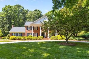 2807 Lake Forest Drive