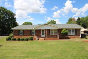 196 Ravenwood Lane