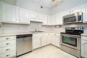 6 Fountain View Circle