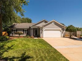 8 Greenmont Court