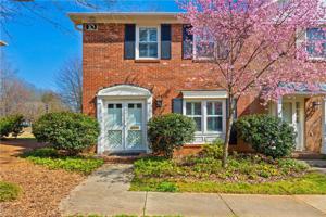 10 Fountain Manor Drive