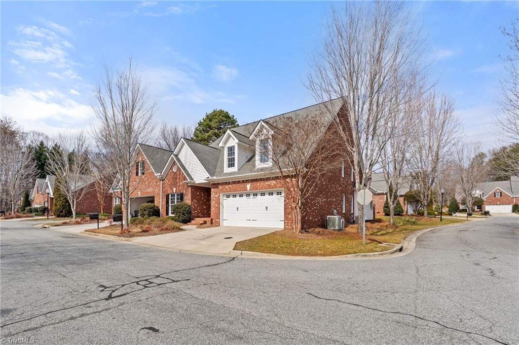 Image 1: 6 Hines Park Lane, Greensboro, 4 Bedrooms/4 Bathrooms