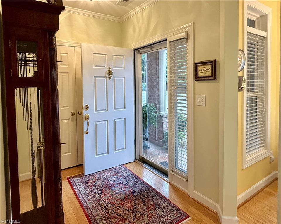 Image 3: Entry way