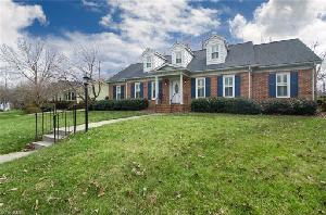 2611 Mackinaw Drive