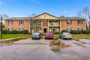 4 Fountain Manor Drive