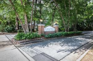 6 Fountain View Circle