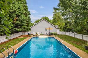 4 Crestbrook Court