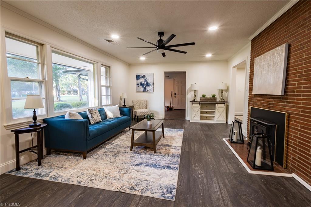 Image 1: Living Room