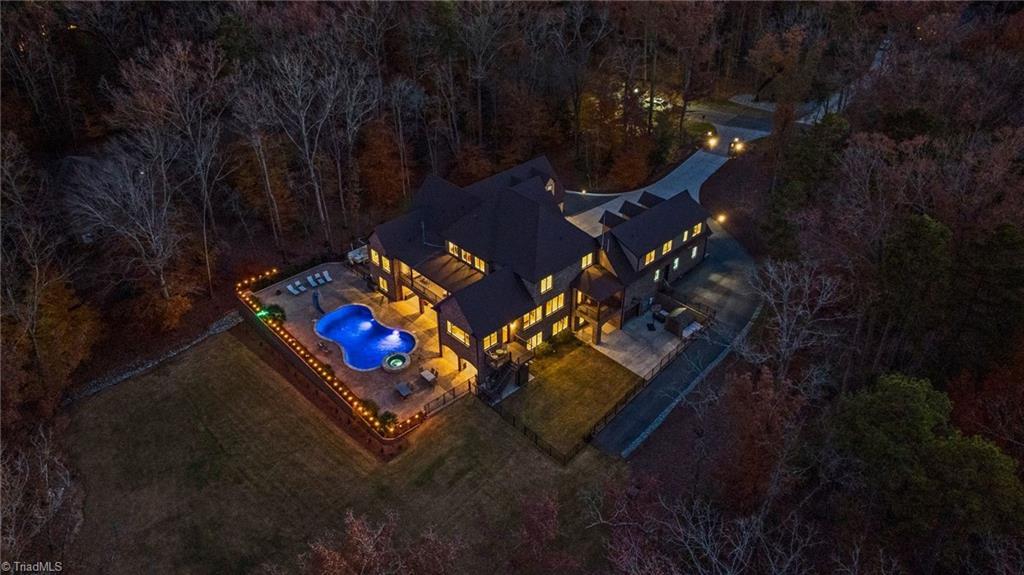 Image 3: Built to Impress