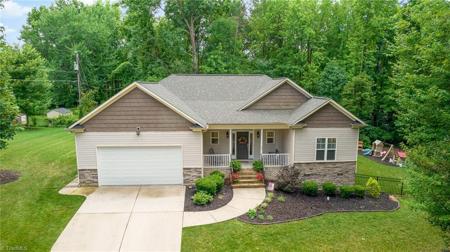 407 Eva Lane