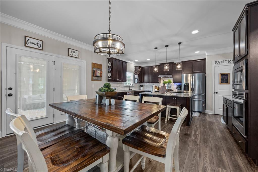 Image 4: Dining Area 2