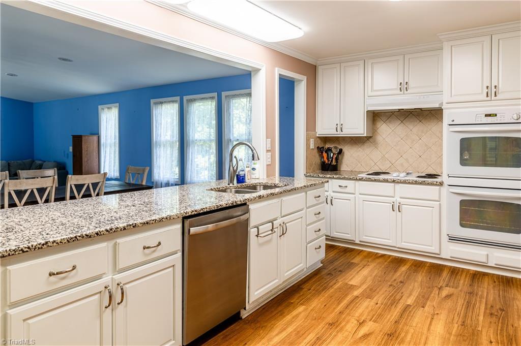 Image 3: Kitchen