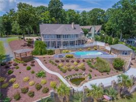 2307 Riverside Drive