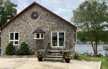 606 Lakeshore Drive