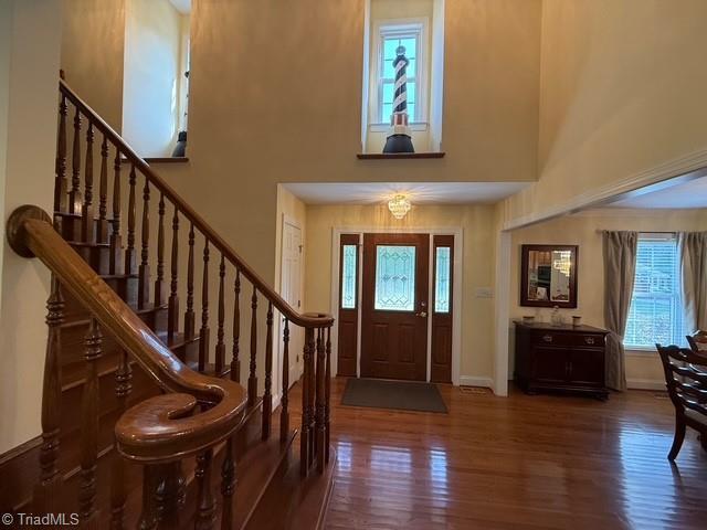 Image 3: Lovely Foyer