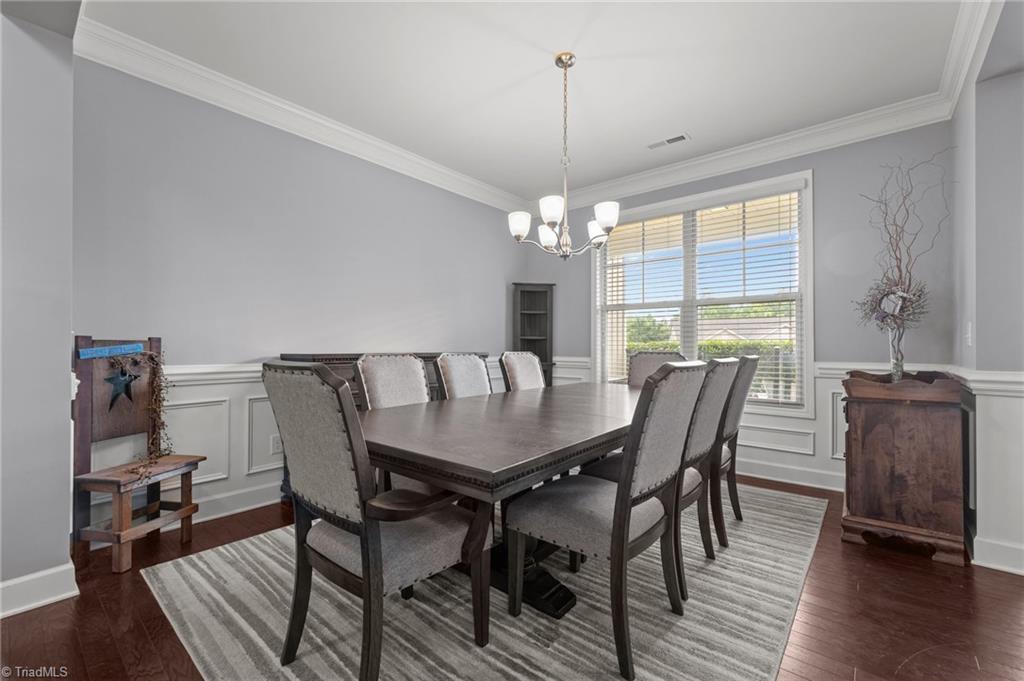 Image 4: Dining Room