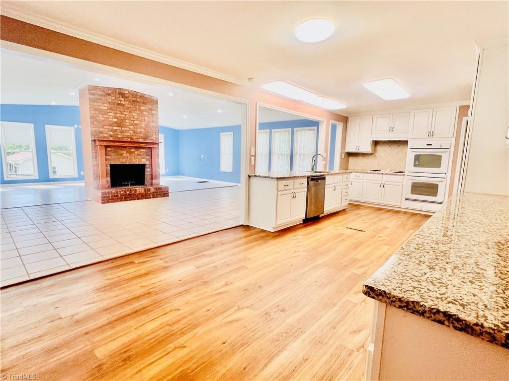 Image 2: Kitchen, dining & living room