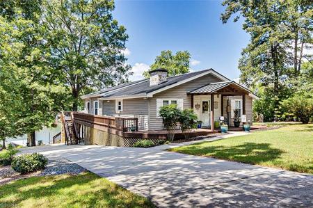 650 Shoreline Drive