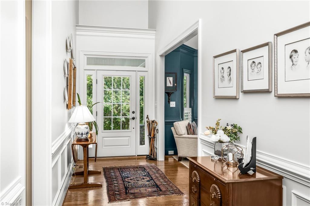 Image 2: Front foyer