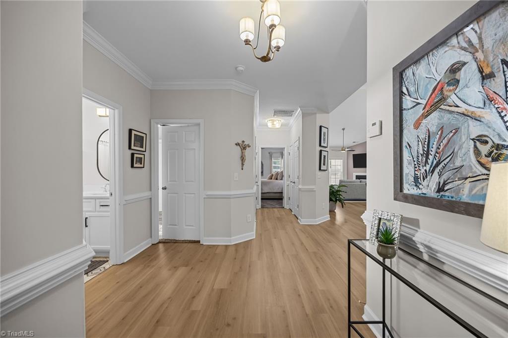 Image 3: Inviting Foyer