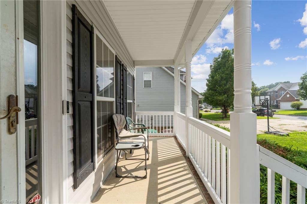 Image 3: Welcoming front porch