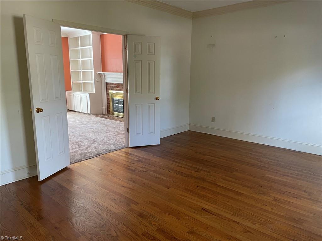 Image 4: Living room
