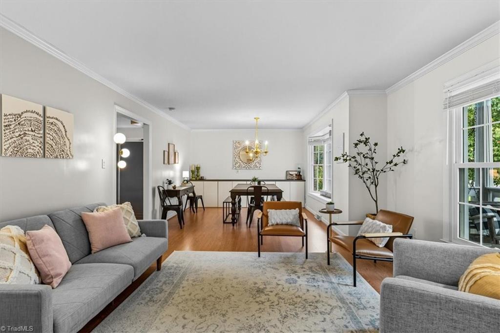 Image 3: Living room