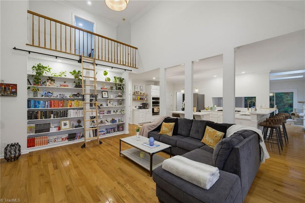 Image 3: Den has wonderful built ins with sliding ladder.