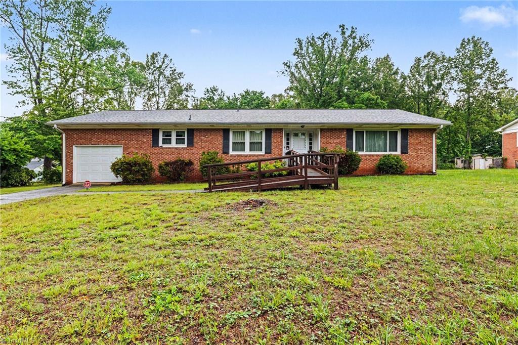 Image 2: 626 Kenneth Rd
